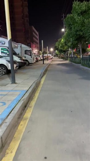 如果我说我喜欢深夜的路灯，你会怎么回？ 舒服#深夜街道