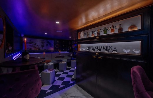 'Secret' Glasgow bar boasts unique cocktails & jazz - but the entrance is hidden