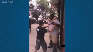 Vídeo mostra abordagem de policiais a negro que morreu por asfixia nos EUA