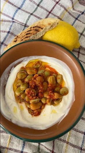 Fèves au cumin, harissa et sauce tahini ( Foul Mdammes)
