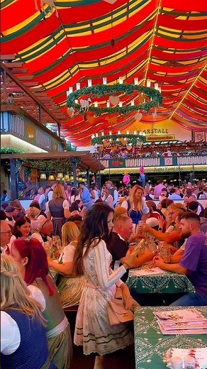 🍻🎉 Oktoberfest – Party Atmosphere & Delicious Food! 🌭🥨🇩🇪
