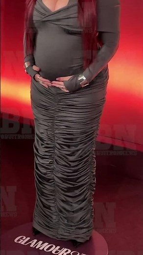 😱💗 Dulce María is radiant and happy, showing off her pregnancy! Her second child is on the way! 👶✨