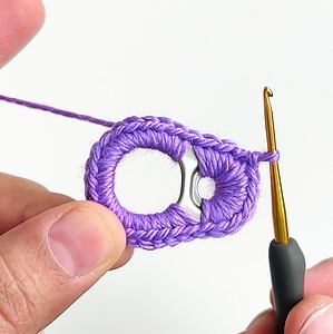 very nice keychain with opening cover | Knitting & Crochet World