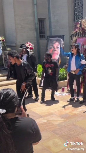 Visiting Michael Jackson's Gravesite at Forest Lawn