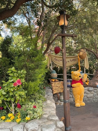 Marla Sofía Zaragoza on Instagram: "uhhh huhh honeyyy 🍯"