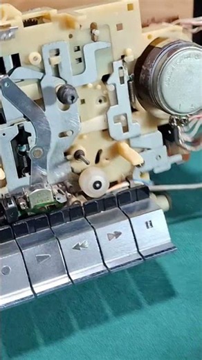 Repairing a Sony CFS 1110s cassette player. #vintage #cassetteplayer #radiocassette