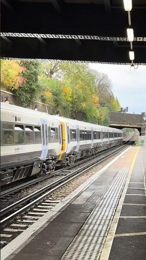 Southeastern Class 465 Networkers depart Denmark Hill for London Victoria #train #trainspotting