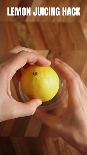 Lemon Squeezing Hack Without A Juicer 🍋- No Seeds I No Mess #shorts