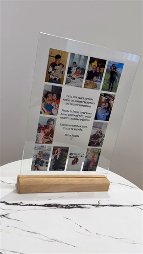 Spotify Glass Art | Muzičke plakete na staklu on Instagram: "Najlepši pokloni su oni koji pričaju priču ❤️ Personalizovana porodična plaketa – sa vašim slikama, uspomenama i posvetom iz srca. Uspomena koja se čuva zauvek 🤍 Naručite svoju putem DM 💌💛 ℹ Cena: 2.000 din + PTT 📏 Dimenzije: A4 format (21 × 29.7 cm) ◻ Materijal: Staklo 🏧 Plaćanje: Pouzećem • Na račun 📬 Isporuka: 3–5 radnih dana 🖼 Drveni stalak: 600 dinara #personalizovanipoklon #poklonzatatu #porodicneuspomene #glassart #staklo