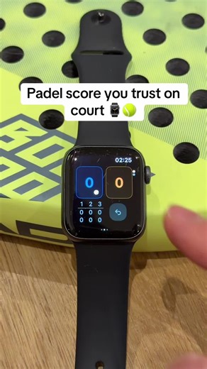 On the padel court, you tap once per point and the rest is taken care of. Serve side, deuce, tie break, and the full score stay correct throughout the match #padel #padelapp #padeltennis #padelvideos #padelove