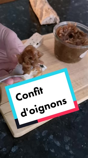 Une recette de confit d'oignons. Super simple et idéale pour Noël avec du foie gras ou du fromage. Et si tu pleures, ca en vaut la peine ! #oignon #noel #recette #facile #oignon #food #tomate #cuisine #onion #yummy #homemade #instafood #ail #veggie #healthy #pommedeterre #poulet #paris #salade #cheese #delicious #restaurant #carotte #courgette #repas #viande #miam #foodlover #bonappetit #france #bio #tomato #healthyfood #legumes