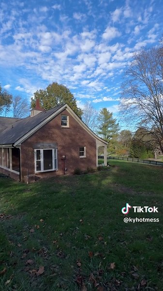 Let’s talk about what you can still find in Central Kentucky for under $500K… 👀 Four bedrooms, three full baths, over an acre of land, and views that back up to horse farms. 🌾🐎 Country feel, city convenience — all wrapped up in one gorgeous home. 💛 Hitting the market tomorrow! 👏🏼 . Brooke Otis-Mullins, Kentucky REALTOR® 📍 Central & Eastern Kentucky 💻 roandcorealty.com . #KentuckyRealEstate #RichmondKY #BluegrassLiving #Under500K #kentuckyrealtor
