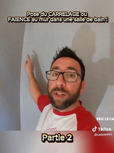 Pose du CARRELAGE ou FAIENCE au mur dans une salle de bain !#carrelage #salledebain #faience