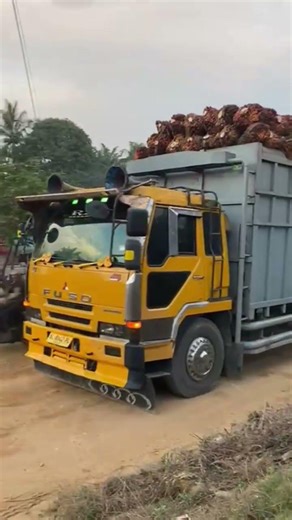 berangkat 2 unit tronton cair.....