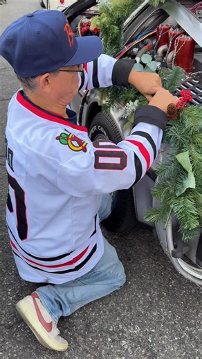 Getting ready for the Hollywood Christmas parade #hollywood #christmas #parade #backtothefuture #toyota #4x4 #back #deloreantimemachine #dance | Backtothefuture Insta