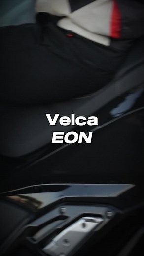 Velca on Instagram: "¡Llegó lo que todos esperaban! La Velca EON, el maxiscooter eléctrico que dará el salto definitivo 🔥 Vinimos a revolucionar la movilidad eléctrica ¡y lo estamos cumpliendo!⚡ - Velocidad: 140 km/h - Autonomía: Hasta 290 km - Conectividad y equipamiento premium - Cruise control - Frenos: Doble disco delantero 260 mm y trasero 240 mm, ABS. - Seguridad: Sistema de Control de Tracción Por un precio increíble de lanzamiento: 6.790 € las primeras 100 unidades ⚡ Entregas: desde el 