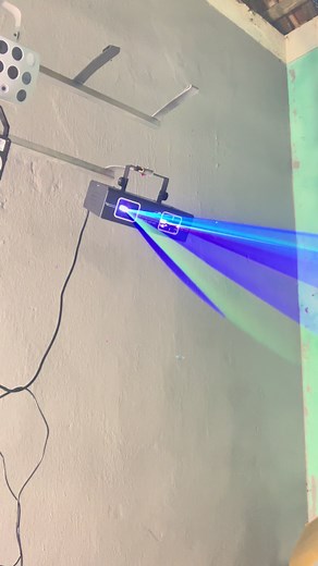 đèn laser đánh tia 2 cửa 7 màu cảm biến theo nhạc công xuất 500mw sử dụng cho phòng hát , phòng bay, sân khấu nhỏ hoặc tiệc gia đình ##denbayphong #denkaraoke #denlasercambiennhac #dentrangtri #denled #denledthongminh #denlaser #densankhau