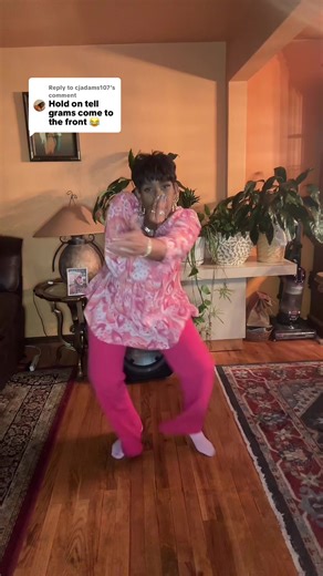 Chi Chi Long Dance Queen: A Fun Dance Showcase