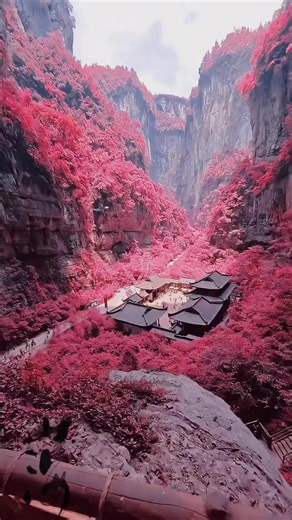 🇨🇳 Wulong Karst, located in Chongqing, China, was formed over millions of years through the natural erosion of carbonate (limestone) rock by water. Part of this UNESCO World Heritage Site, it was created by dissolution, cave collapse, and tectonic activity since the Pleistocene epoch, forming natural bridges, sinkholes, and majestic canyons. Wulong Karst is famous for its largest natural bridge in Asia, sinkholes, and deep canyons. Key attractions include the Three Natural Bridges and Longshui