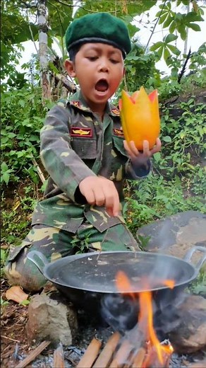 Survival Skills: SMART and USEFUL Ideas in the Jungle cooking papaya eggs #camping #survival #ideas