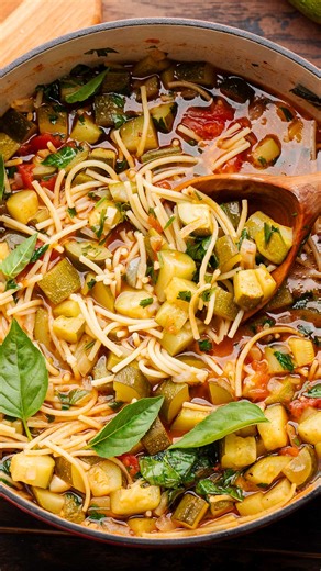 Italian Zucchini Soup😍RECIPE: https://www.sipandfeast.com/italian-zucchini-soup/ | Sip and Feast