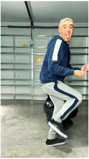 Monster funny fart dance 😆👻🤷‍♂️🦖 dino reaction #shorts ‪@Yoeslan‬