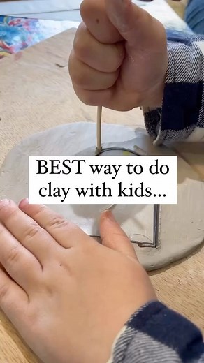 A few of my top tips for working with air-dry clay with kids (no kiln, no problem): 👉 Start with slab work for younger artists. Rolling out the clay is fun and allows them to focus on shaping one dimension. 👉 Provide a few simple tools like skewers or popsicle sticks and a shape to give them direction. This helps them feel successful and makes creating fun. 👉 Use air dry clay to create sculptures without a kiln. My absolute favorite is Laguna air dry Mexo Clay. I’ve used this for over 10 year