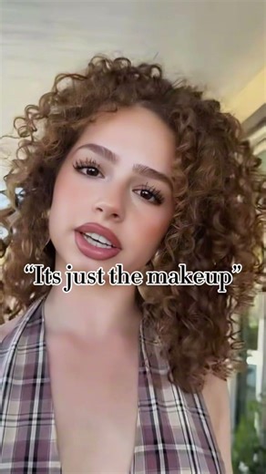 Like makeup or not she’s beautiful#kalogerasisters#elianakalogeras