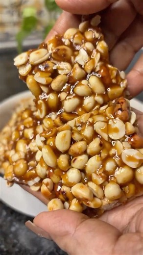 🥜 Crunchy Peanut Chikki ✨