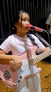 เจ้าขา @Sussy Baka Band ร้องและเล่นเบส ไปพร้อมกัน สุดยอดเลยจ้า “มีแต่เธอ” | Tatastudio