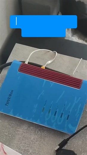 Giancarlo The-Teacher on Instagram: "Was ist ein LWL-Kabel? Wie funktioniert Glasfaser wirklich und warum ist das mehr als nur Internet? In dieser Folge vom Elektrotechnik Podcast #226 zeigt Dir Giancarlo the Teacher, wie Glasfaser aufgebaut ist, wo es eingesetzt wird und warum es in jedem Betrieb, Projekt und Prüfung zum Pflichtwissen gehört. 📡 Du lernst: • wie Licht durch Glas Daten überträgt • was der Unterschied zwischen Singlemode & Multimode ist • wie Du LWL richtig spleißt und mis