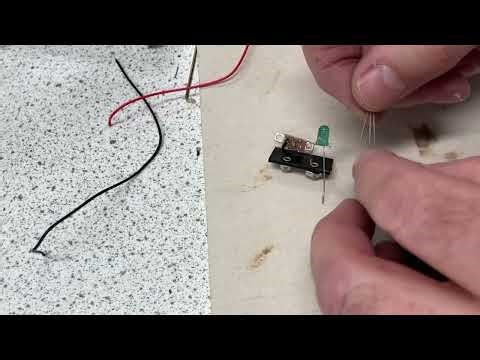 Building an E field detector in a PP3 battery holder