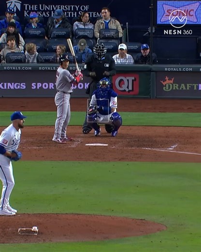 Duran isn't letting Masa's triple last night get to his head 🛑Throwing up the stop sign to make sure Masa doesn't go for third AGAIN 🤣⬇️