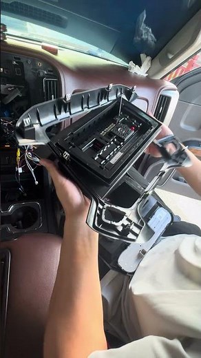 Video detailing the installation of the Silverado 13.1-inch screen. #awesafe #carradio