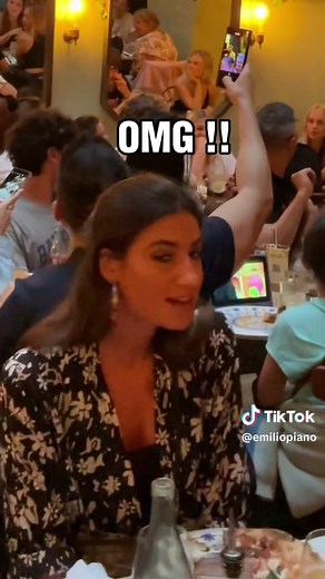 The END shocked EVERYONE 😱 I surprised the guests of an Italian restaurant but I didn't expect that 2 insanely talented opera singers would join me 🤯 @Kévin Amiel & @Anaïs Constans Soprano Song: La Donna è mobile Opera: Rigoletto Composer: Giuseppe Verdi #piano #publicpiano #opera #music #musica #prank