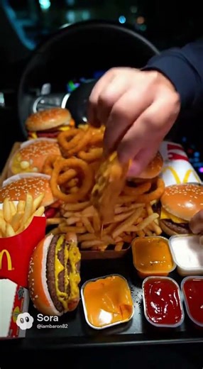 ASMR - Eating Fast Food in Silence #asmr #burger #food #foodie #eat #eating #friedchicken #hamburger