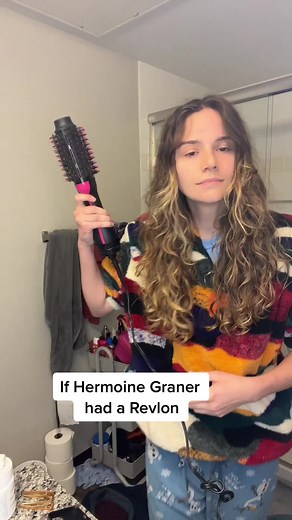 Achieve Emma Watson's Iconic Hairstyle with This Leggings Hack