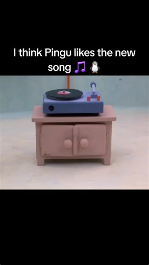 Pingu's Reaction to New Song: Joyful Moments