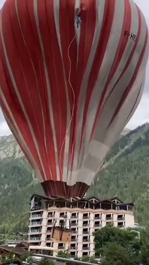 Her Leg Got Tangled... (@louise_lenoble)