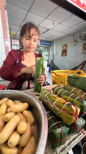 HOW TO WRAP BANANA AND BEAN BÁNH TÉT | BY A WESTERN VIETNAMESE LADY#shorts