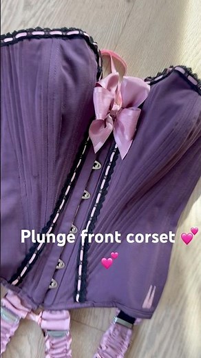 Explore this stunning historical plunge-front corset from the Symington Museum Collection. ￼