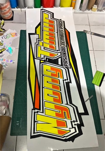 Proses Pembuatan Sticker Truck Toyota