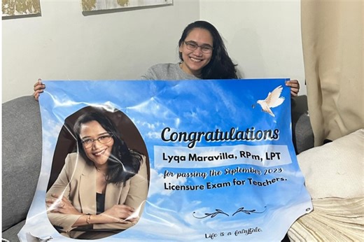 Blogger Lyqa Maravilla receives 'Mokang-inspired' tarpaulin after passing teaching license test