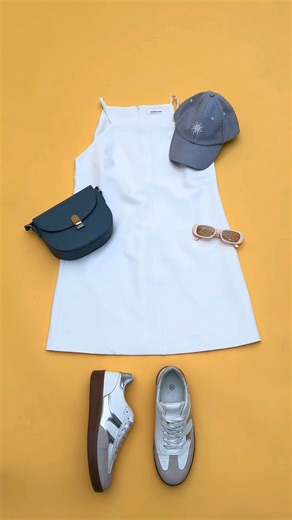 💡 Besoin d’inspiration look ? On part d’une base simple : une robe blanche. On accessoirise. On stylise. On adore 💛 > https://bit.ly/3G0TLK1 | Cache Cache