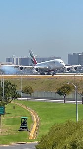 547K views · 10K reactions | EMIRATES AIRBUS A380 LANDING AT LOS ANGELES INTERNATIONAL AIRPORT - [ ] #fyp #la #losangeles #laxairport #planespotting #planespotter #planespotters #aviation #pilot #flightattendant #cabincrew #takeoff #aircraft #viral #viralvideos #landing #bigplanes #airbusa380 | Nvd Aviation | Facebook