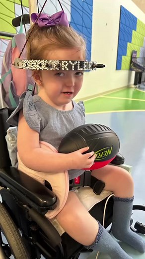 429K views · 4.3K reactions | Rylee Kate is thriving in her halo ‍♀️We have been at Scottish Rite for a week now and plan to discharge Wednesday! So excited for sis to be more independent at home while in traction #RainbowRylee #Halo #HaloTraction #Scoliosis | Rainbow Rylee | Facebook