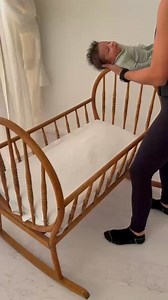 84K views · 504 reactions | The arms to bassinet transfer has always been a challenging one, but the Swaddelini makes it easier. With its hug technology around the chest and arms, your baby will be soothed as you lay them down for sleep. #swaddelini #babyswaddle #sleeptime #babysleep #due2025 | Swaddelini | Facebook