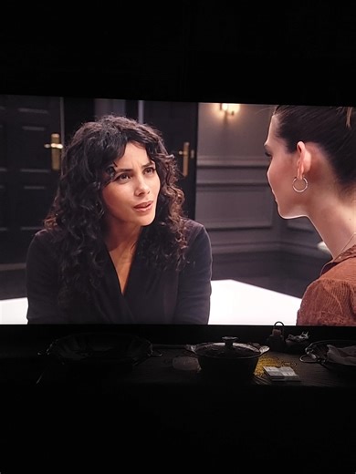 This is what happens when you place BLIND trust in someone and jump to conclusions! 🤦🏾‍♂️ Electra is naive, insecure, and dependent!! 😒 Will is better off without her. That said, Daphne witnessed what Ivy did with the letter, so the truth will come out eventually, and Ivy will be exposed and hopefully OUSTED from the company! 🤞🏾 (PS: I LOVE Daphne’s new hairdo! 😍 She needs to wear those curls way more often! They should be her signature look! I used to work at a natural hair products compa