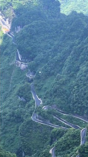 Wingsuit flying process you've been looking for #Tianmen Mountain #Zhangjiajie Travel Guide