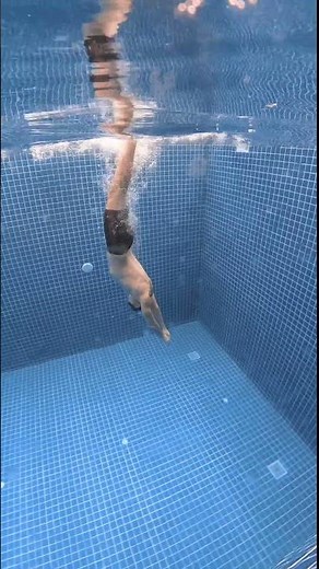 This is how you duck dive (in a swimming pool)